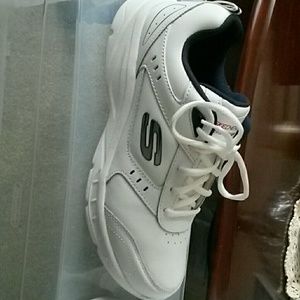 NWOT Skechers memory foam sneaker